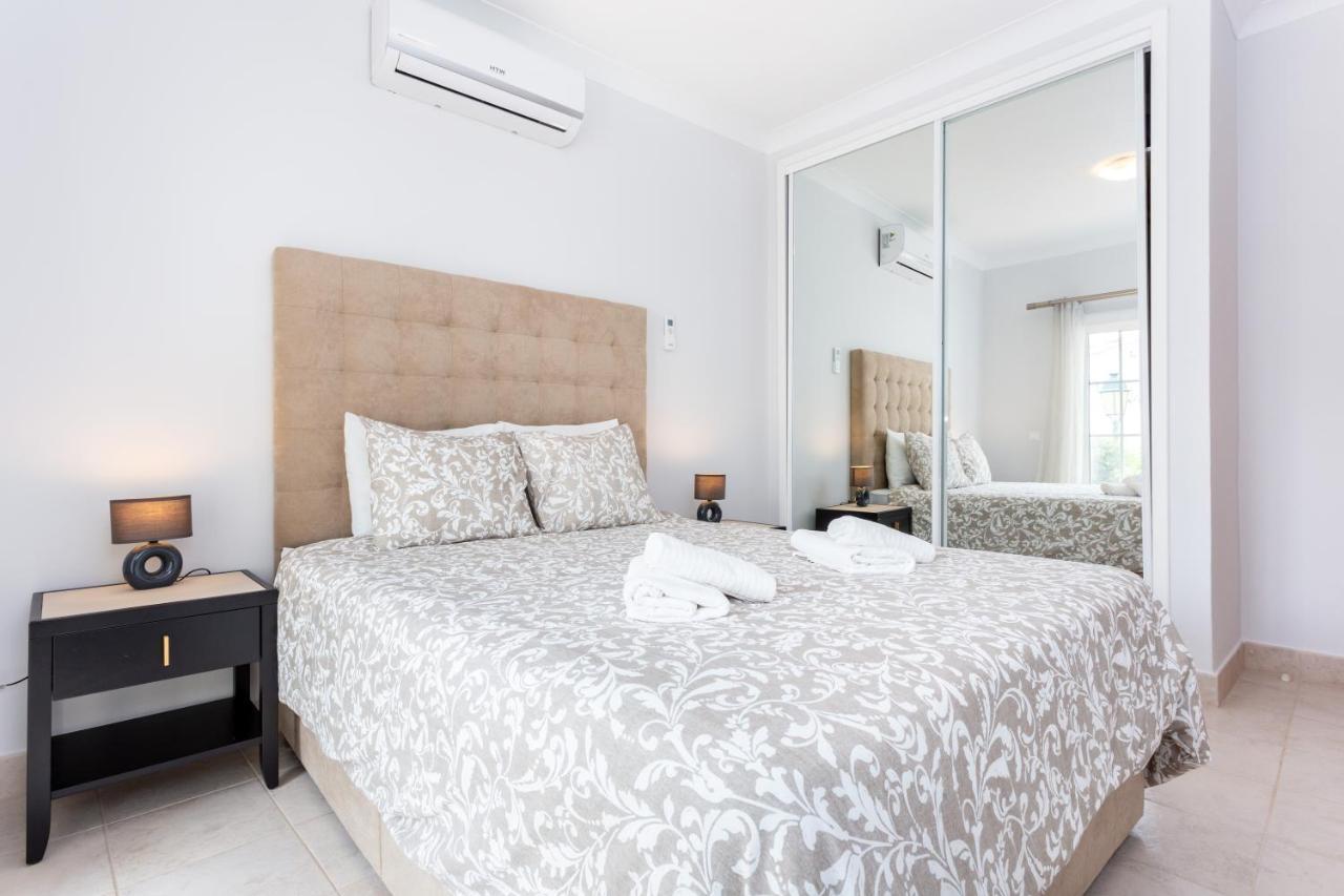 Qev - Santo Antonio Apartment Budens Luaran gambar